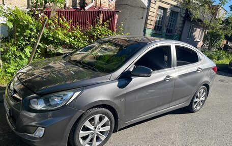 Hyundai Solaris II рестайлинг, 2012 год, 780 000 рублей, 1 фотография