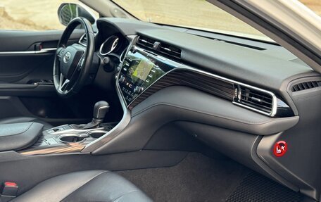 Toyota Camry, 2020 год, 2 650 000 рублей, 6 фотография