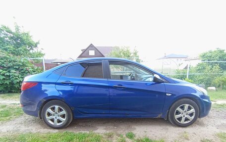 Hyundai Solaris II рестайлинг, 2011 год, 500 000 рублей, 4 фотография