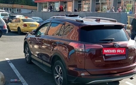 Toyota RAV4, 2017 год, 2 600 000 рублей, 2 фотография
