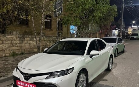 Toyota Camry, 2020 год, 2 400 000 рублей, 4 фотография