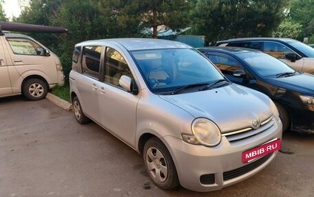 Toyota Sienta I, 2013 год, 750 000 рублей, 2 фотография