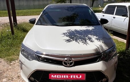 Toyota Camry, 2017 год, 1 430 000 рублей, 2 фотография