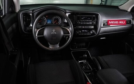 Mitsubishi Outlander III рестайлинг 3, 2018 год, 2 100 000 рублей, 6 фотография
