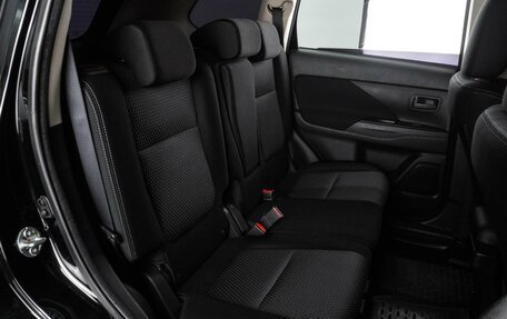 Mitsubishi Outlander III рестайлинг 3, 2018 год, 2 100 000 рублей, 7 фотография