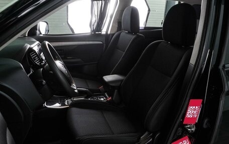 Mitsubishi Outlander III рестайлинг 3, 2018 год, 2 100 000 рублей, 10 фотография