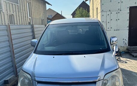 Toyota Noah III, 2007 год, 890 000 рублей, 2 фотография