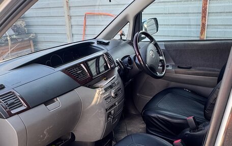 Toyota Noah III, 2007 год, 890 000 рублей, 3 фотография