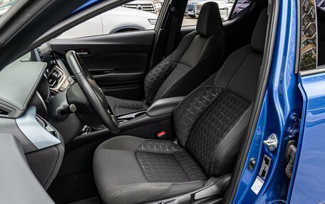 Toyota C-HR I рестайлинг, 2020 год, 2 590 000 рублей, 10 фотография
