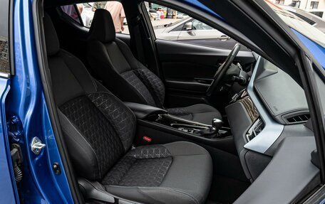 Toyota C-HR I рестайлинг, 2020 год, 2 590 000 рублей, 8 фотография