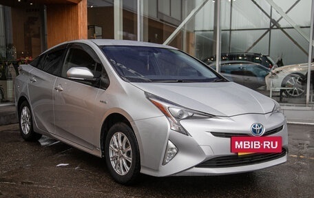 Toyota Prius IV XW50, 2016 год, 1 398 000 рублей, 5 фотография