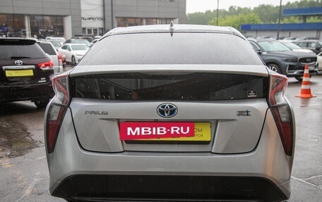 Toyota Prius IV XW50, 2016 год, 1 398 000 рублей, 8 фотография