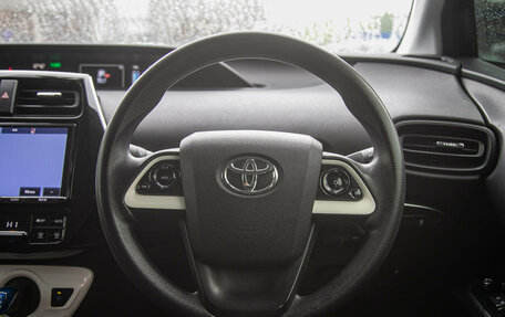 Toyota Prius IV XW50, 2016 год, 1 398 000 рублей, 13 фотография