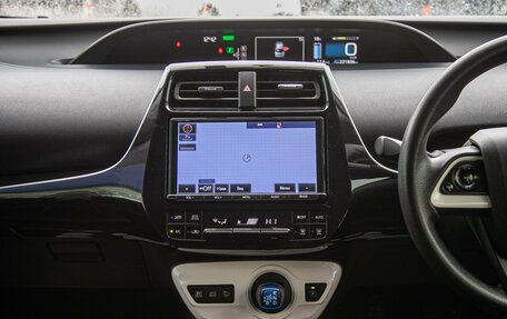Toyota Prius IV XW50, 2016 год, 1 398 000 рублей, 15 фотография