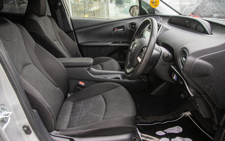 Toyota Prius IV XW50, 2016 год, 1 398 000 рублей, 16 фотография