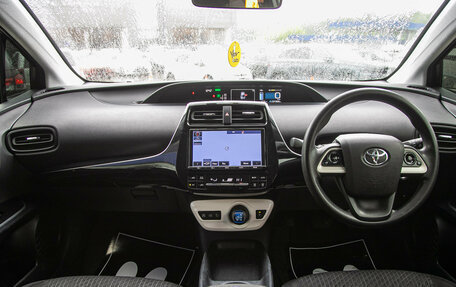 Toyota Prius IV XW50, 2016 год, 1 398 000 рублей, 14 фотография