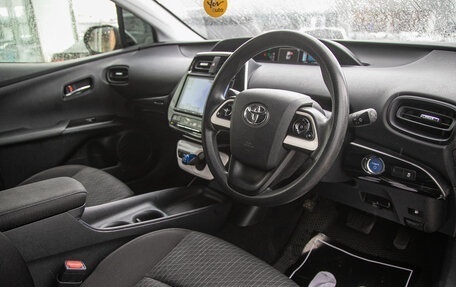 Toyota Prius IV XW50, 2016 год, 1 398 000 рублей, 17 фотография