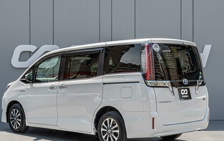 Toyota Esquire I, 2018 год, 2 310 000 рублей, 2 фотография