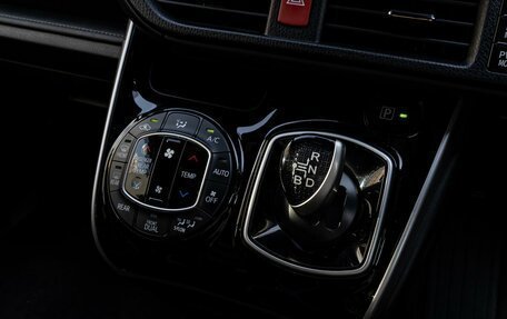 Toyota Esquire I, 2018 год, 2 310 000 рублей, 13 фотография