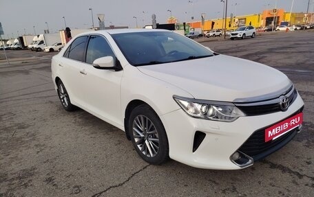 Toyota Camry, 2017 год, 3 230 000 рублей, 2 фотография