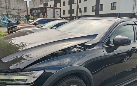 Volvo V60 Cross Country II, 2021 год, 1 750 000 рублей, 4 фотография