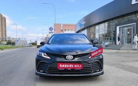 Toyota Camry, 2021 год, 2 990 000 рублей, 2 фотография