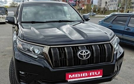 Toyota Land Cruiser Prado 150 рестайлинг 2, 2021 год, 6 390 000 рублей, 2 фотография