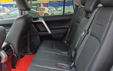 Toyota Land Cruiser Prado 150 рестайлинг 2, 2021 год, 6 390 000 рублей, 31 фотография