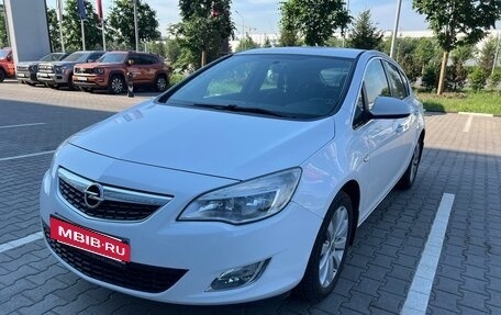 Opel Astra J, 2011 год, 789 000 рублей, 2 фотография