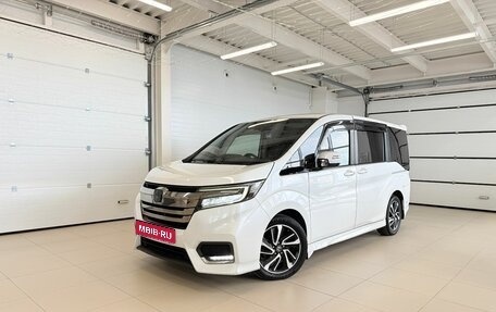 Honda Stepwgn IV, 2017 год, 2 179 000 рублей, 1 фотография