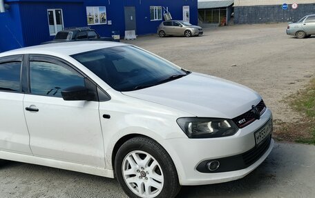 Volkswagen Polo VI (EU Market), 2011 год, 600 000 рублей, 2 фотография