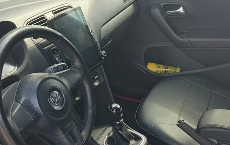Volkswagen Polo VI (EU Market), 2011 год, 600 000 рублей, 10 фотография