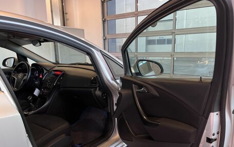 Opel Astra J, 2013 год, 610 000 рублей, 27 фотография