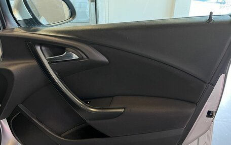 Opel Astra J, 2013 год, 610 000 рублей, 28 фотография