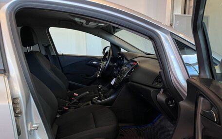Opel Astra J, 2013 год, 610 000 рублей, 29 фотография
