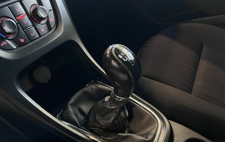 Opel Astra J, 2013 год, 610 000 рублей, 31 фотография