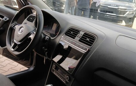 Volkswagen Polo VI (EU Market), 2017 год, 1 050 000 рублей, 17 фотография