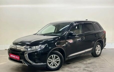 Mitsubishi Outlander III рестайлинг 3, 2018 год, 1 609 000 рублей, 1 фотография