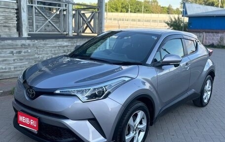 Toyota C-HR I рестайлинг, 2018 год, 1 900 000 рублей, 1 фотография