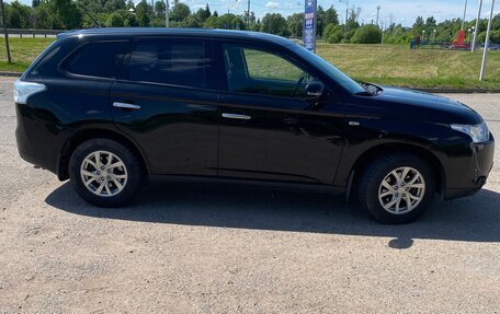 Mitsubishi Outlander III рестайлинг 3, 2013 год, 1 215 000 рублей, 4 фотография