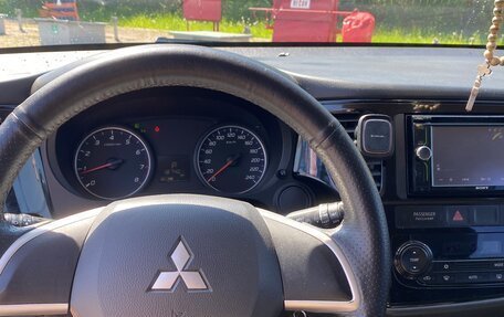Mitsubishi Outlander III рестайлинг 3, 2013 год, 1 215 000 рублей, 5 фотография