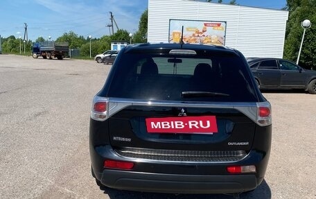 Mitsubishi Outlander III рестайлинг 3, 2013 год, 1 215 000 рублей, 2 фотография