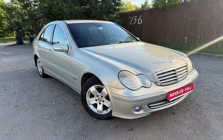 Mercedes-Benz C-Класс, 2006 год, 600 000 рублей, 3 фотография