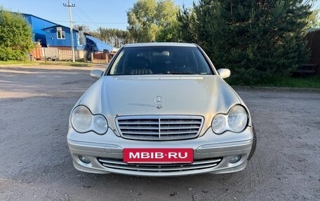 Mercedes-Benz C-Класс, 2006 год, 600 000 рублей, 2 фотография