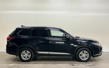 Mitsubishi Outlander III рестайлинг 3, 2018 год, 1 609 000 рублей, 5 фотография