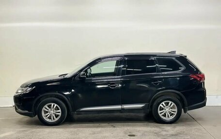Mitsubishi Outlander III рестайлинг 3, 2018 год, 1 609 000 рублей, 6 фотография
