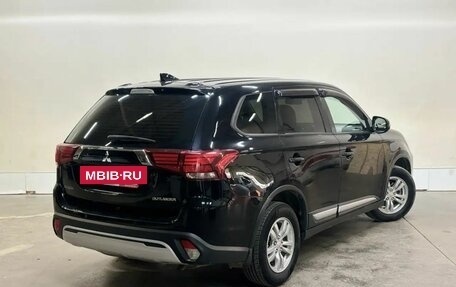 Mitsubishi Outlander III рестайлинг 3, 2018 год, 1 609 000 рублей, 2 фотография