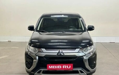 Mitsubishi Outlander III рестайлинг 3, 2018 год, 1 609 000 рублей, 4 фотография