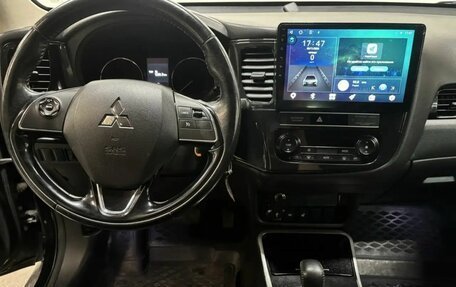 Mitsubishi Outlander III рестайлинг 3, 2018 год, 1 609 000 рублей, 10 фотография