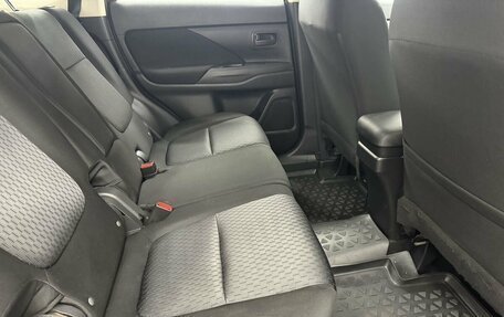 Mitsubishi Outlander III рестайлинг 3, 2012 год, 1 410 000 рублей, 13 фотография